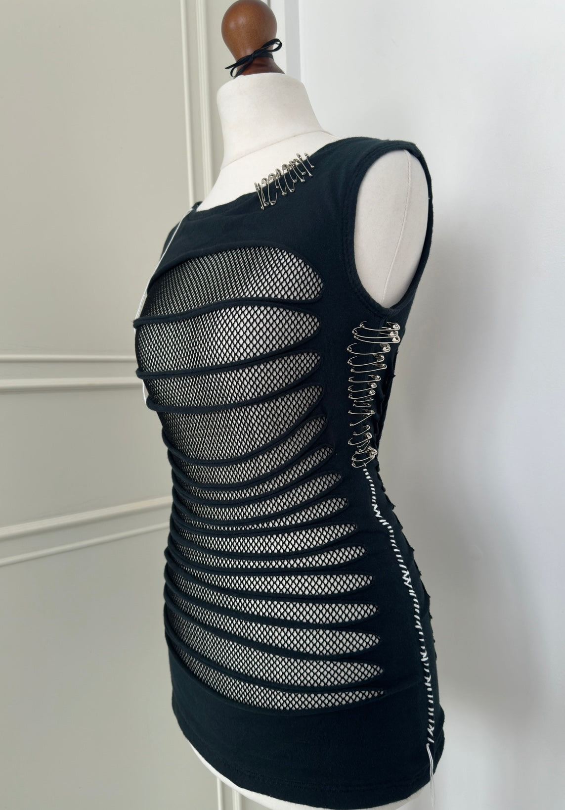 DESTRUCTION VEST TOP