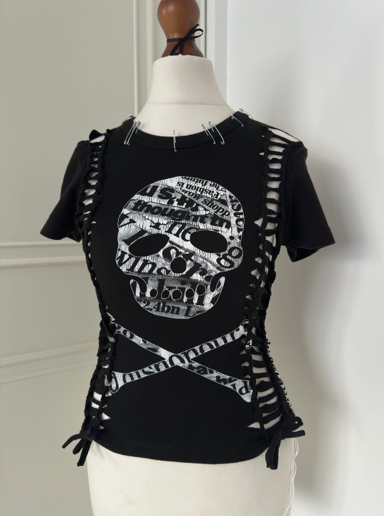 SKULL N BONES TEE