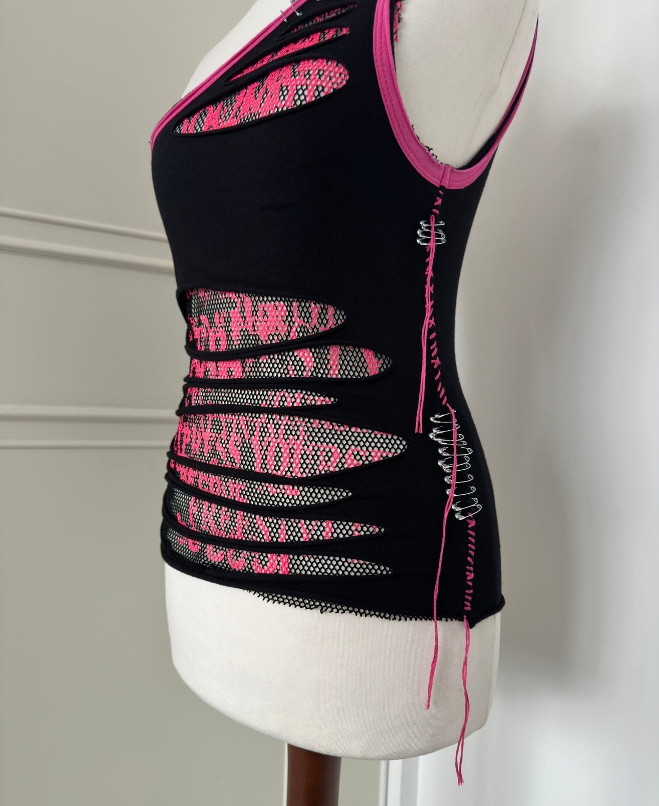 PEEK-A-BOO SHOULDER TANK